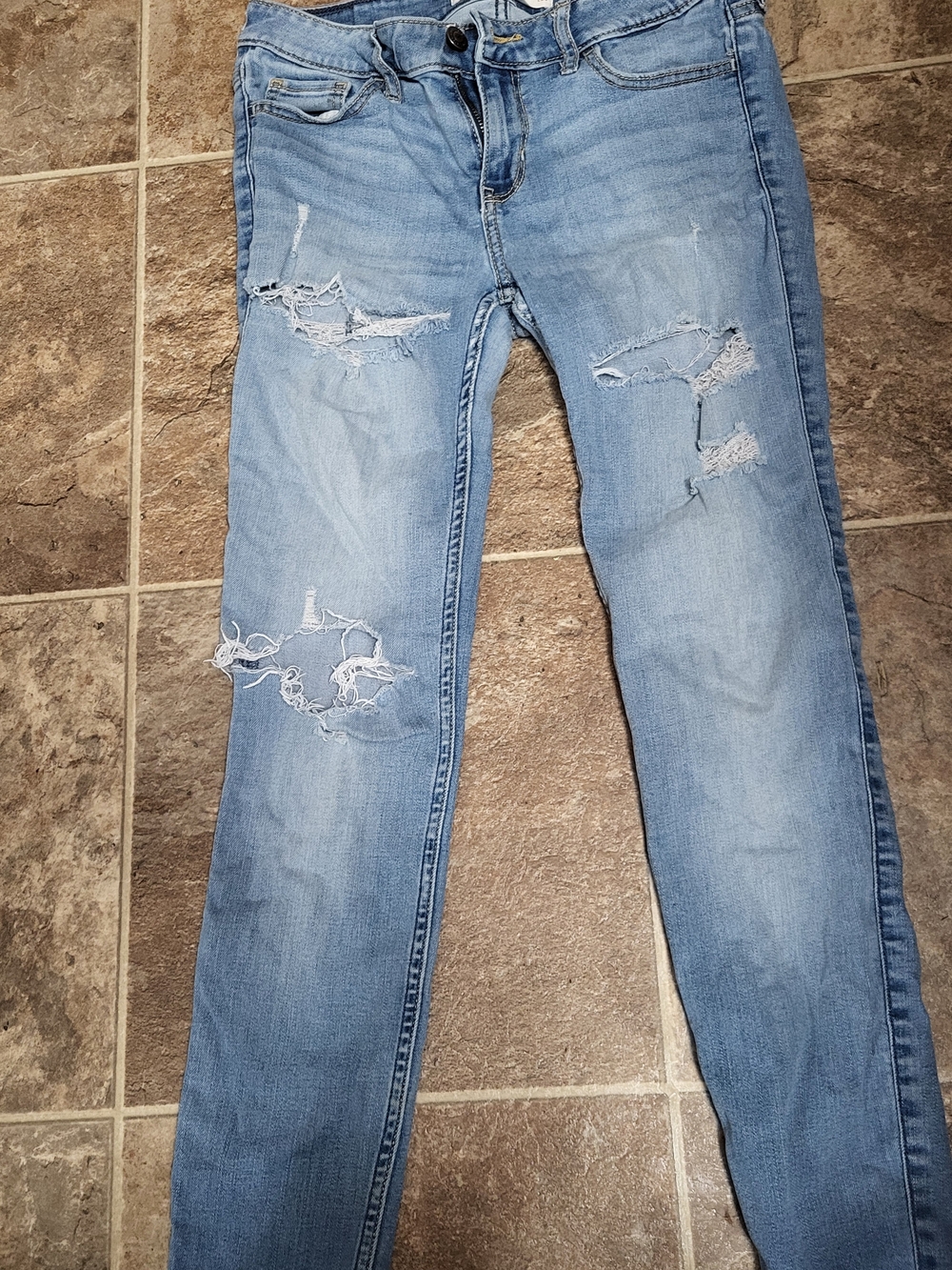 Blue distressed denim jeans with ripped details Size w27 L29